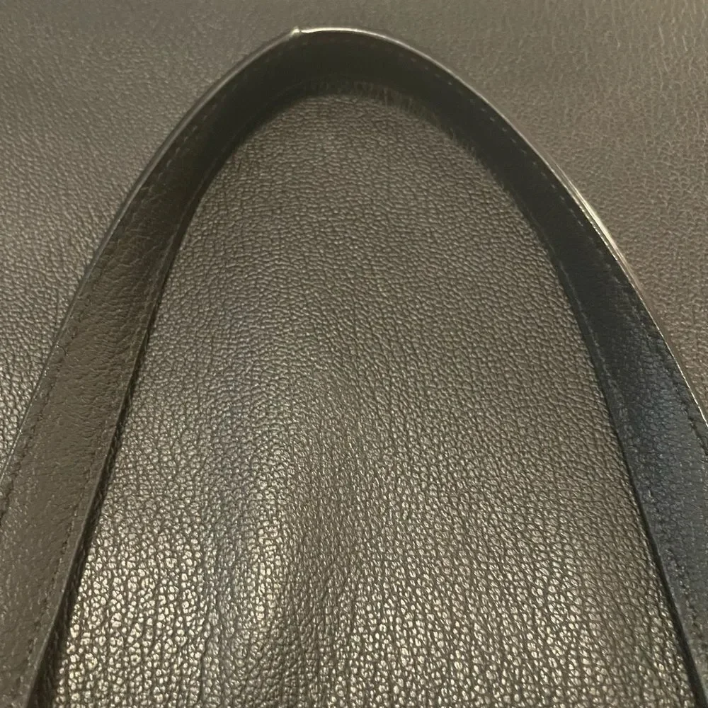 Kate Spade Black and Cream Shoulder Bag with Modern Elegance